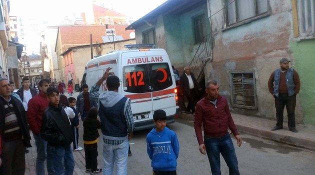 İKİ AİLE ARASINDA BIÇAKLI VE SİLAHLI KAVGA 3 YARALI