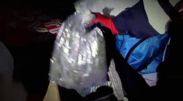 JANDARMA UYGULAMASINDA 20 KİLO ESRAR VE TABANCA ELE GEÇİRİLDİ