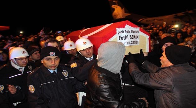 KAHRAMAN ŞEHİT POLİSİN NAAŞI ELAZIĞ'A GETİRİLDİ