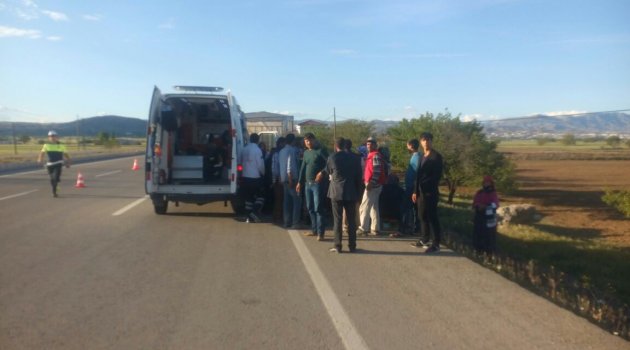 KAMYONET KAMYONA ÇARPTI: 9 YARALI
