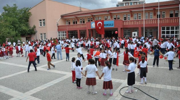 KOÇ İLKOKULUNDA 15 TEMMUZ ETKİNLİĞİ