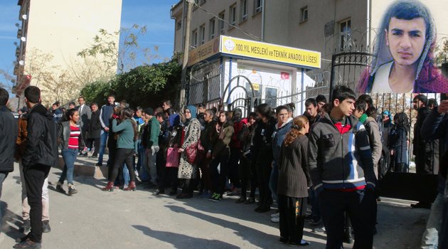 LİSELİLER ARKADAŞLARINI SON YOLCULUĞUNDA YALNIZ BIRAKMADILAR