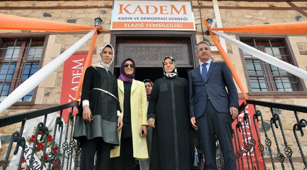 SÜMEYYE ERDOĞAN AÇILIŞ YAPTI