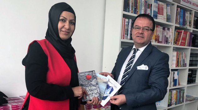 Sündüs Arslan Akça’nın İmza Gününe Yoğun İlgi