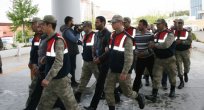 20 KİŞİLİK HIRSIZLIK ÇETESİ HAKİM KARŞISINA ÇIKARTILDI
