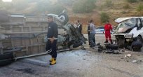 İKİ MİNİBÜS ÇARPIŞTI 1 ÖLÜ 9 YARALI