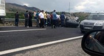 İKİ OTOMOBİL ÇARPIŞTI 6 YARALI