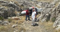 18 YAŞINDAKİ GENÇ ARACIYLA UÇURUMA YUVARLANDI