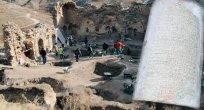 KIZIL KİLİSE'DEKİ KAZILARDA 165 YILLIK KİTABE BULUNDU