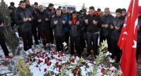 ELAZIĞSPOR KAFİLESİ ŞEHİT POLİS SEKİN’İN MEZARRINI ZİYARET ETTİ