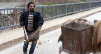 MADEN’İN DAR SOKAKLAR KADROLU EŞEKLER İLE TEMİZLENİYOR