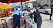 Pazarlarda Maske Dağıtımı Sürüyor