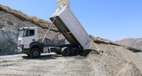 ALACAKAYA’DA MEZARLIK YOLLARI YENİLENİYOR