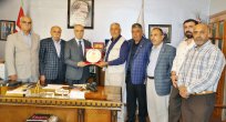 BİRLİK BAŞKANINDAN KESKİN’E PLAKET