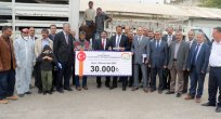 ÇİFTÇİLERE 440 BAŞ MOR KARAMAN KOYUNU DAĞITILDI
