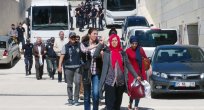 ELAZIĞ'DA GÖZALTINA ALINAN HDP VE DBP'LİLER ADLİYE'YE ÇIKARILDI