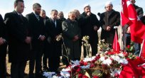 GALATASARAYLI YÖNETİCİLER ŞEHİT MEZARINI ZİYARET ETTİ