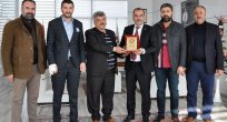 GALERİCİLER SİTESİ YÖNETİMİNDEN BAŞKAN ALAN’A PLAKET