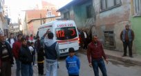 İKİ AİLE ARASINDA BIÇAKLI VE SİLAHLI KAVGA 3 YARALI