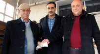 İNŞAAT İŞÇİSİ BULDUĞU 15 BİN 200 EURO’YU SAHİBİNE İADE ETTİ