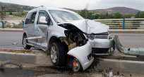 Köprüden Düşen Otomobilde 3 Kişi Yaralandı