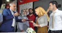 NİKÂHLARINI DEMOKRASİ MEYDANINDA KIYDILAR