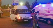 ÖĞRENCİ SERVİSİ İLE ÖZEL OTOMOBİL ÇARPIŞTI 3 YARALI