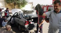 OTOMOBİLE GİREN YILANI İTFAİYECİLER ÖLDÜRDÜ