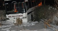 ÖZEL HALK OTOBÜSÜ SİTE DUVARINA ÇARPARAK DURABİLDİ