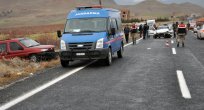 PERTEK YOLUN’DA KAZA 6 YARALI