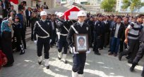 ŞEHİT POLİS GÖZYAŞLARI İLE SON YOLCULUĞUNA UĞURLANDI