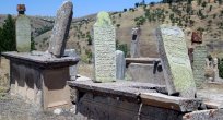 TARİHİ MEZAR TAŞLARI RESTORE EDİLİYOR