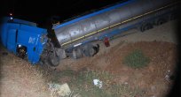 TIR OTOMOBİLİ BİÇTİ 3 ÖLÜ 5 YARALI