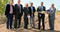 TURAN KARAHAN MEYVE ÜRETİCİLERİNİ ZİYARET EDİYOR