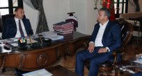 VALİ ÇETİN OKTAY KALDIRIM’DAN ELAZIĞSPOR’A DESTEK