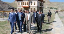 VALİ ZORLUĞLU PALU’DA İNCELEMEDE BULUNDU