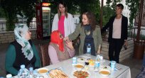 VALİ ZORLUOĞLU HUZUREVİ SAKİNLERİYLE İFTARDA BULUŞTU