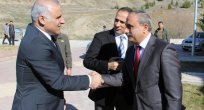VALİ ZORLUOĞLU KAMU YÖNETİMİ ÖĞRENCİLERİYLE BULUŞTU