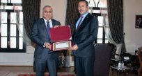 VALİ ZORLUOĞLU’NDAN KARAHAN’A BAŞARI ÖDÜLÜ