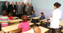 VALİ ZORLUOĞLU’NDAN SURİYELİ ÖĞRENCİLERE ZİYARET