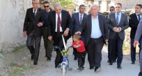 VALİSİ ZORLUOĞLU SÜRSÜRÜ MAHALLESİNİ ZİYARET ETTİ