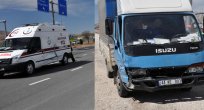 YARIŞMACILARA MÜDAHALE EDEN AMBULANSA KAMYONET ÇARPTI
