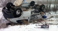 YOLCU OTOBÜSÜ İLE KAMYONET ÇARPIŞTI: 5 YARALI