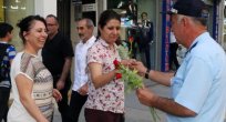 ZABITADAN VATANDAŞA GÜL