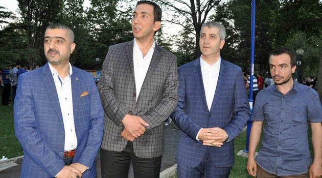 ÜLKÜ OCAKLARINDAN SU, SİMİT VE HURMA İLE İFTAR
