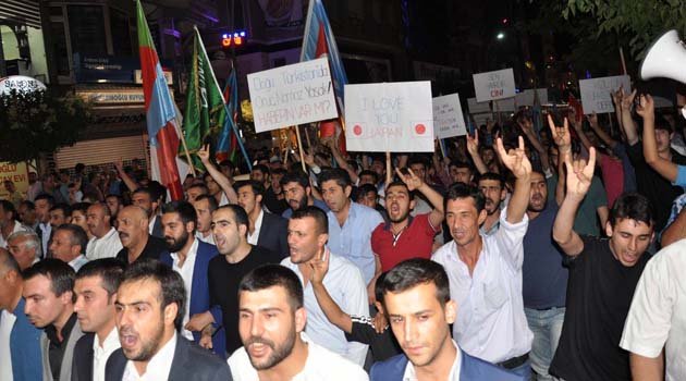 ÜLKÜCÜLERDEN ÇİN'İ PROTOSTO YÜRÜYÜŞÜ