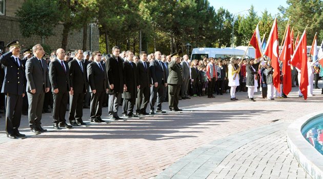 ULU ÖNDER MUSTAFA KEMAL ATATÜRK ANILDI