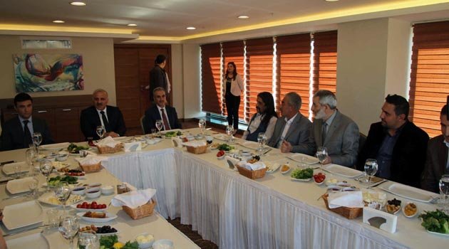 VALİ ZORLUOĞLU BASIN TEMSİLCİLERİYLE BULUŞTU