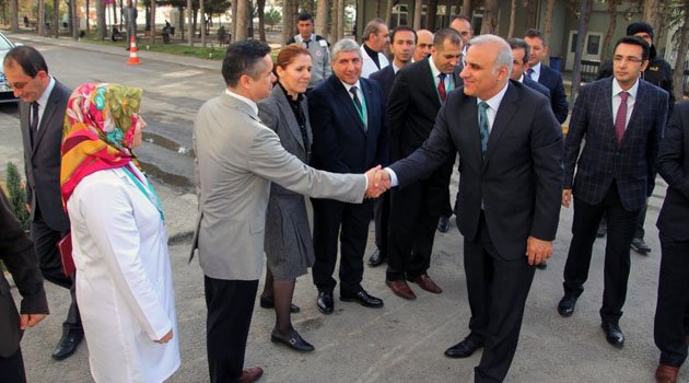 VALİ ZORLUOĞLU: ELAZIĞ’IN SAĞLIKTA BÖLGE MERKEZİ OLMA İDDİASI SÜRÜYOR