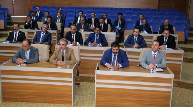 VALİ ZORLUOĞLU İL İDARE ŞUBE BAŞKANLARIYLA TOPLANTI YAPTI